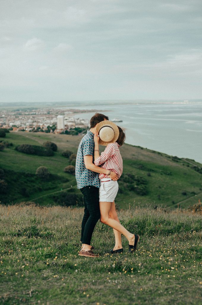 couple kissing on a date