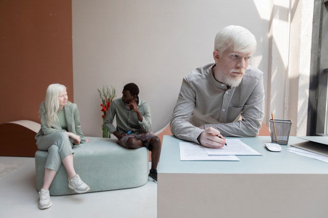 colleagues talking in the office 