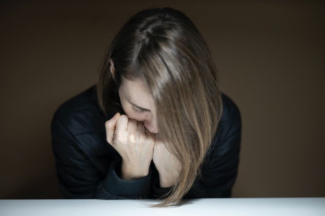 woman leaning at the table