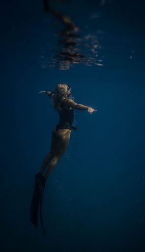 woman underwater 