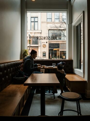 dad's coffee date with his daughter 