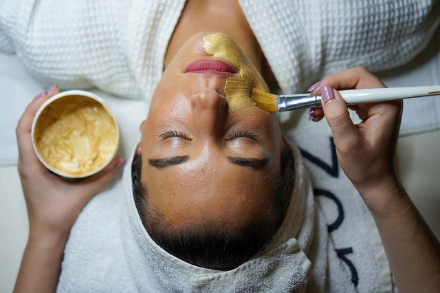 woman doing facial mask