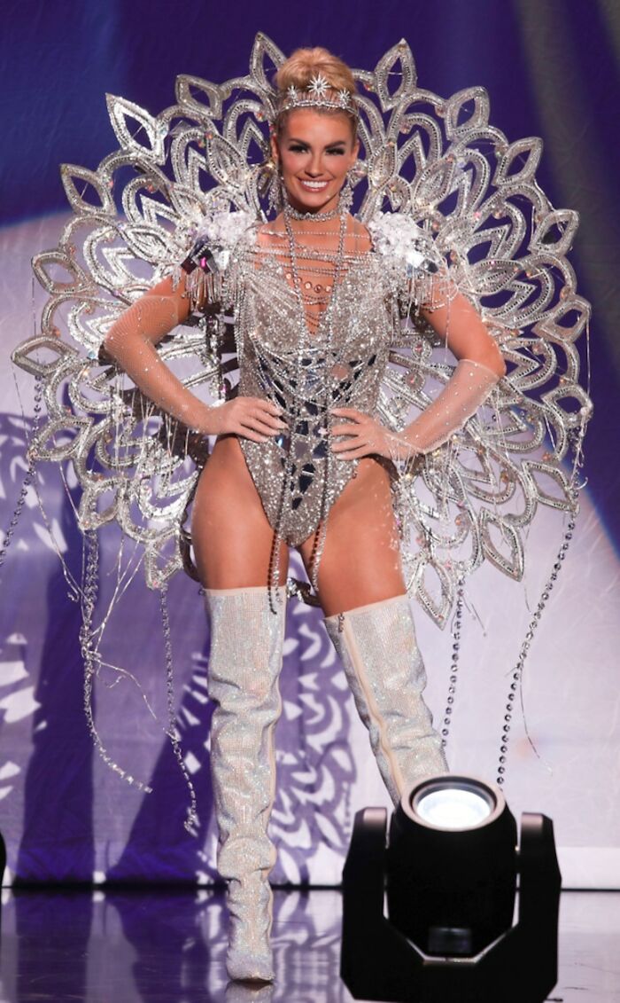 state-representing costumes