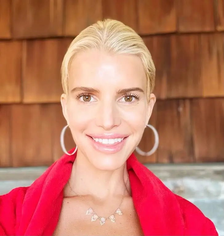 Jessica Simpson's Makeup-Free