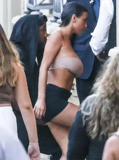 Bianca Censori's Bold Outfit