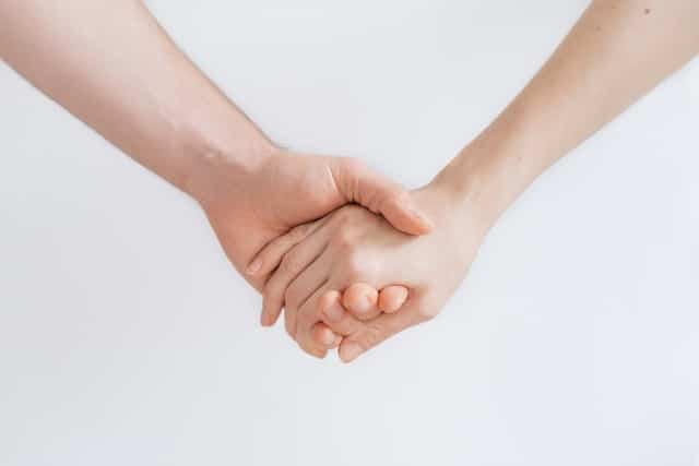 Scratching a Woman’s Palm